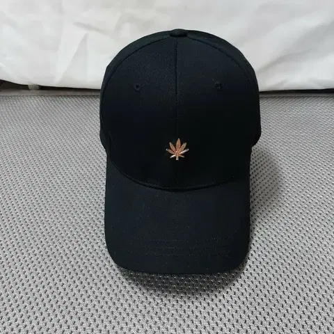 헤이터 골드 마리화나 블랙 볼캡 모자