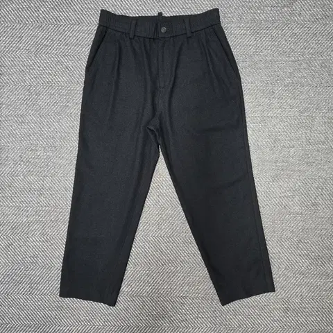 한섬 타임옴므23ss TIME 블랙 모97% 혼방 크롭 슬랙스 밴딩바지