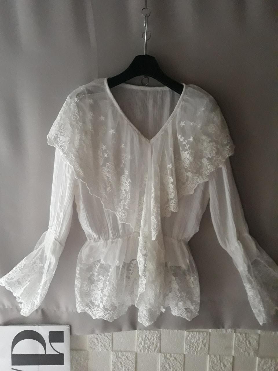 레이스 블라우스