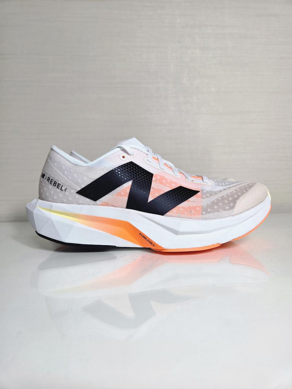 뉴발란스 퓨어셀 레벨 4 러닝화 화이트오렌지