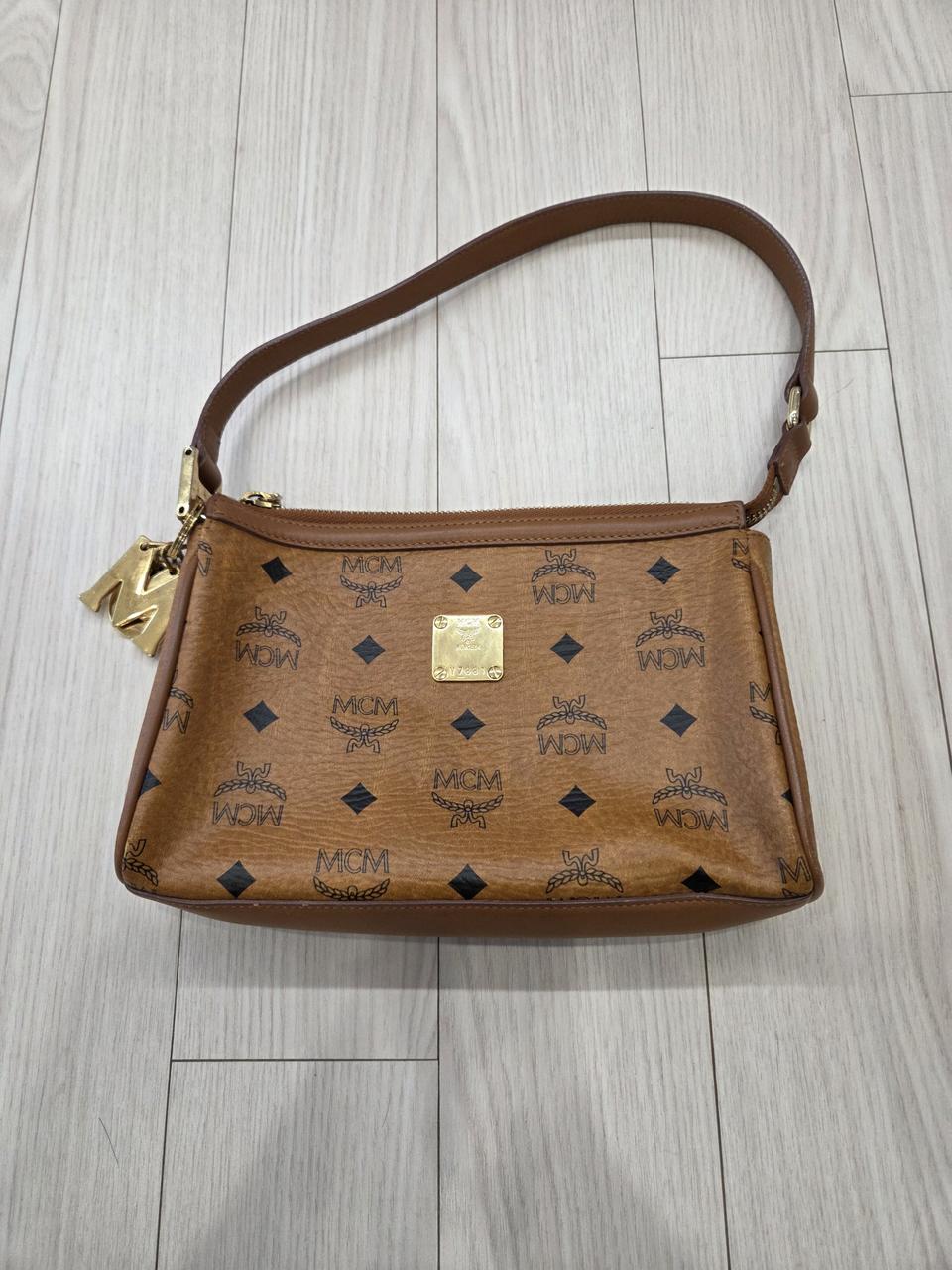 MCM 미니숄더백