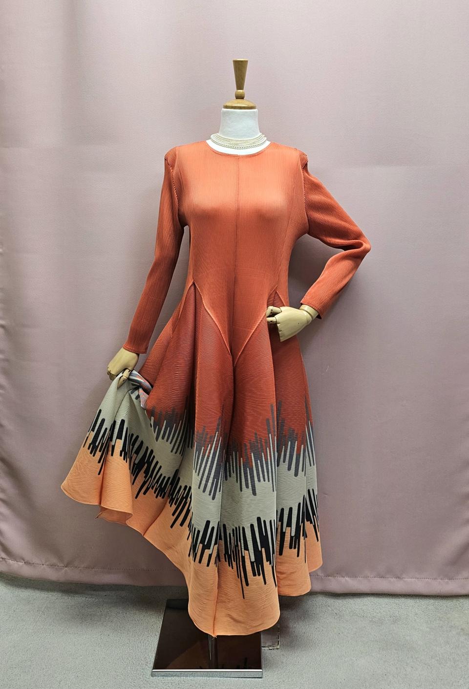 (새상품) 고퀄 오렌지 절개 플리츠 롱원피스