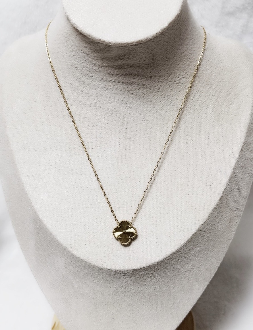 써지컬 클로버 목걸이