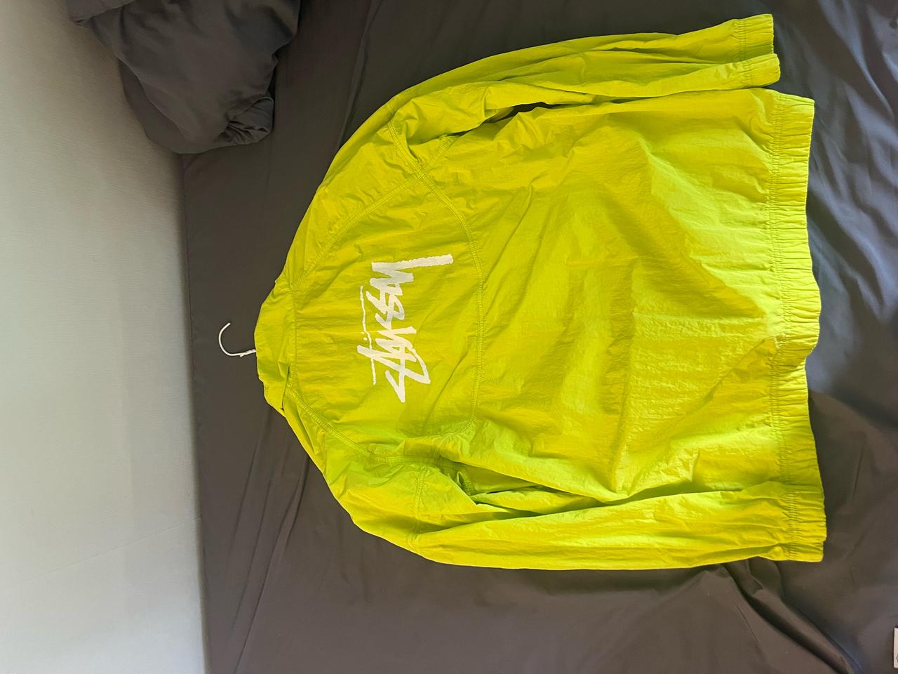 나이키 스투시 형광바람막이