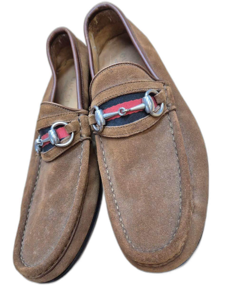 구찌 스웨이드 로퍼 40E 사이즈 판매합니다. 브라운 색상에 고급스러운