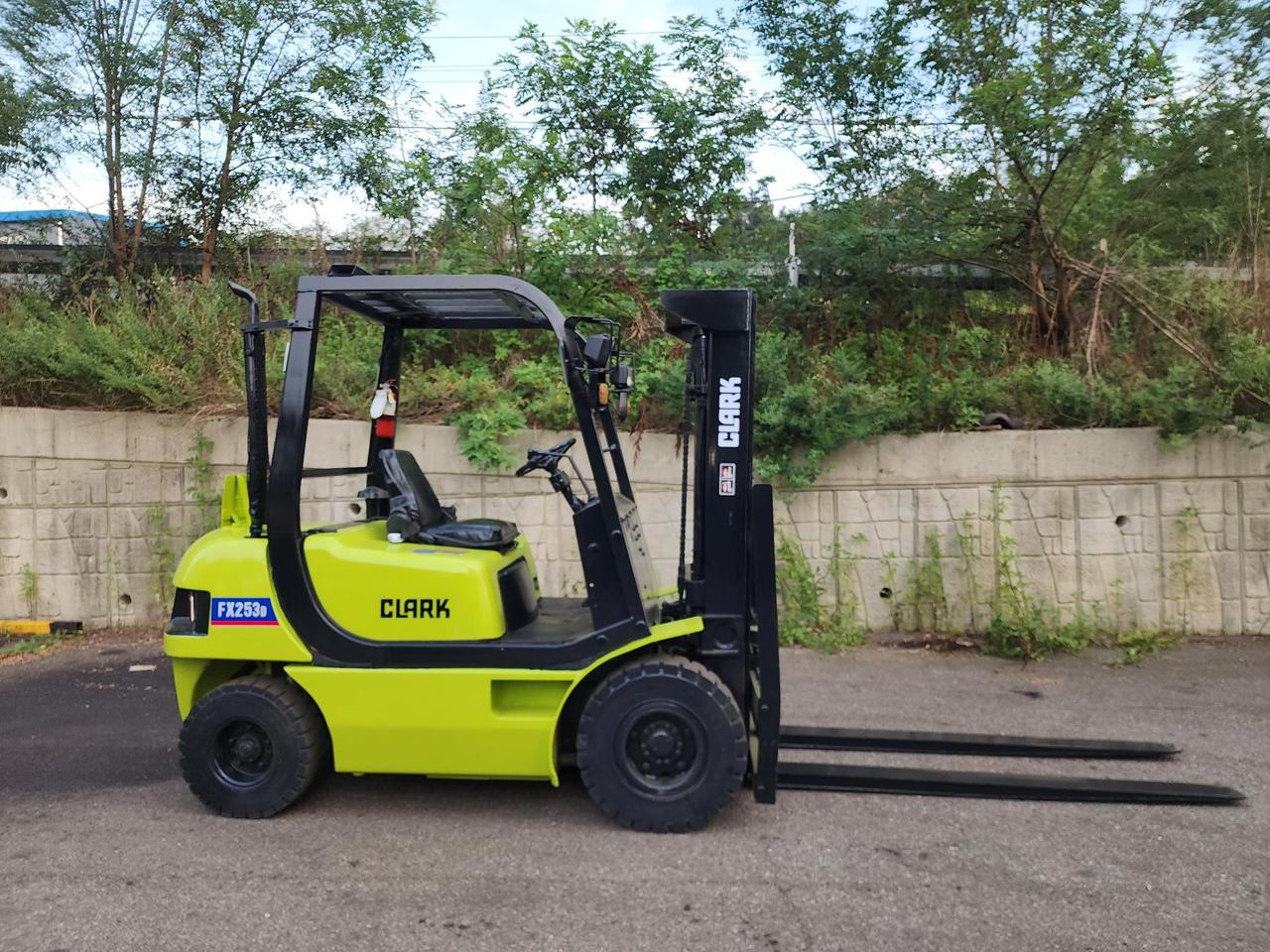 (중고지게차)클라크 FX253D 디젤 2.5톤 지게차 (통타이어, 덧발)