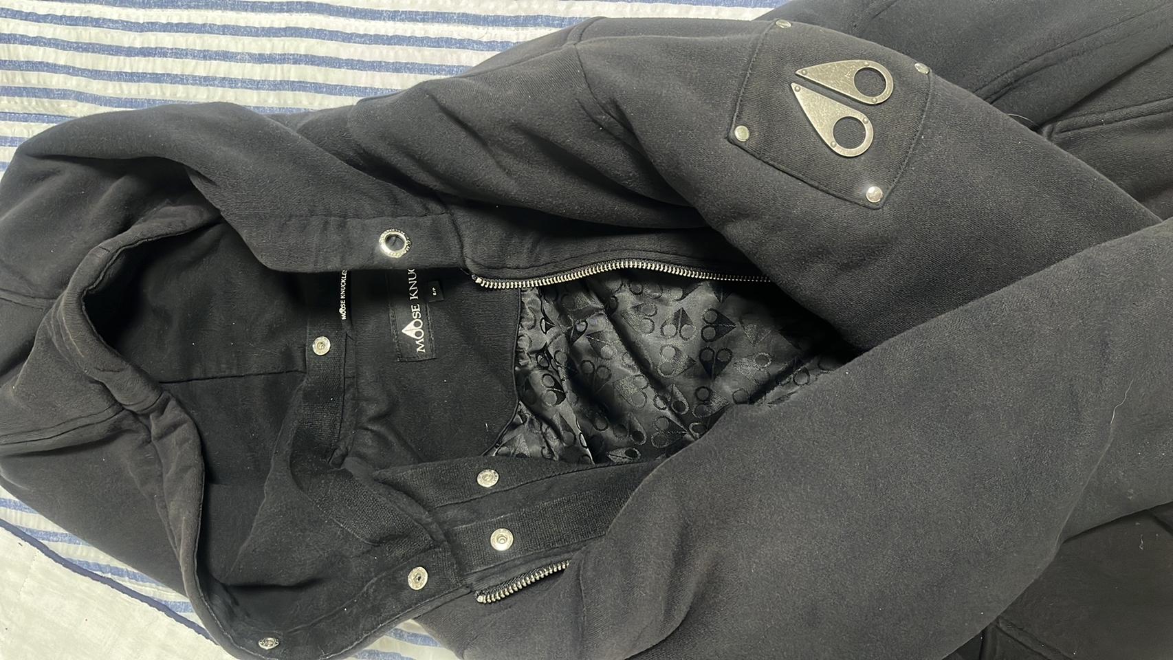 무스너클 버니스웨터