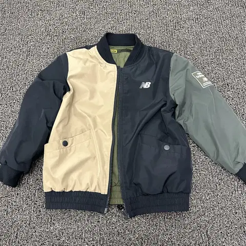 뉴발란스 키즈 점퍼 자켓 양면 120사이즈 카키 블랙