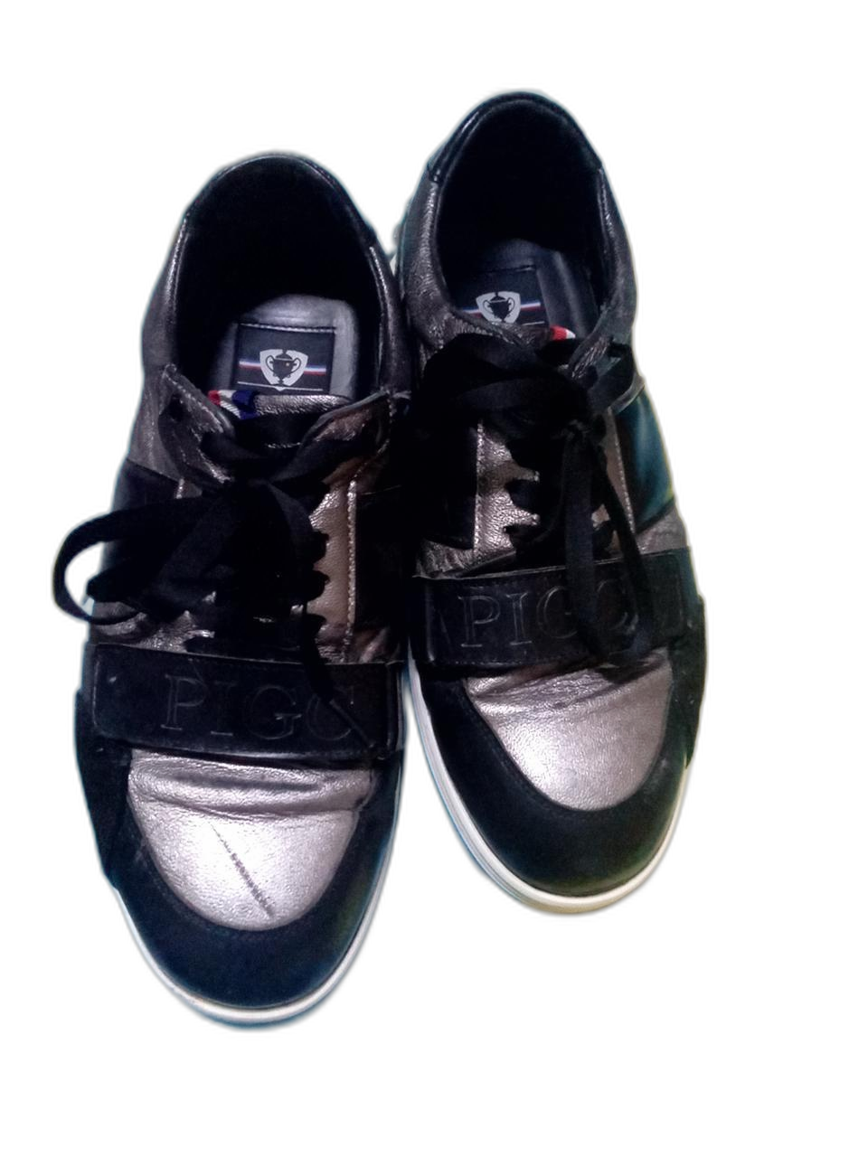 피아이지씨 스파이크리스 스니커즈