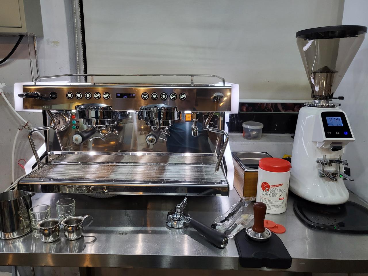 씨메03네오 커피머신 벨로즈자동그라인더 포함