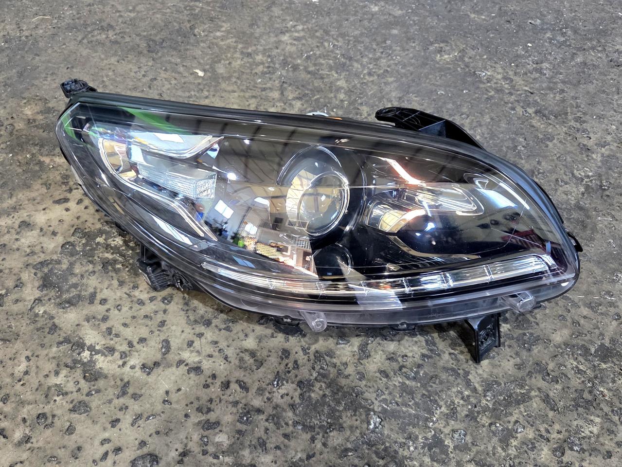 르노삼성 L47 올뉴SM7 HID 제논라이트 블랙베젤 조수석 5핀 타입