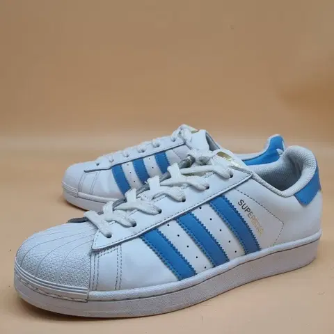 아디다스 스카이 스니커즈 250.