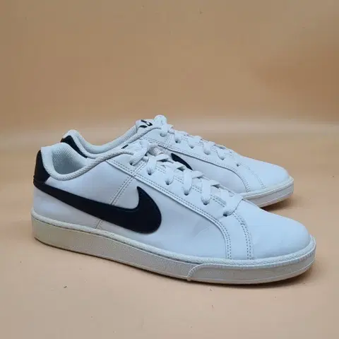 나이키 코트 로얄 흰검 스니커즈270.