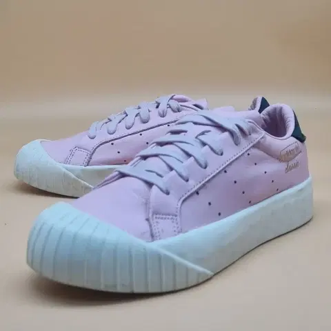 아디다스 에버린 스니커즈 225.