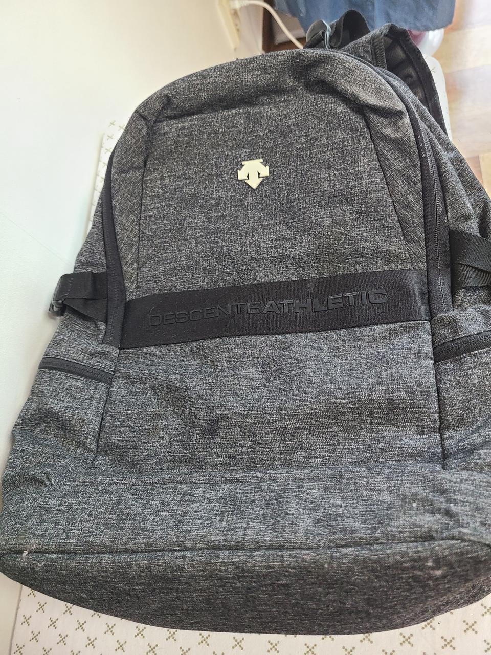 데상트 애슬레틱 백팩