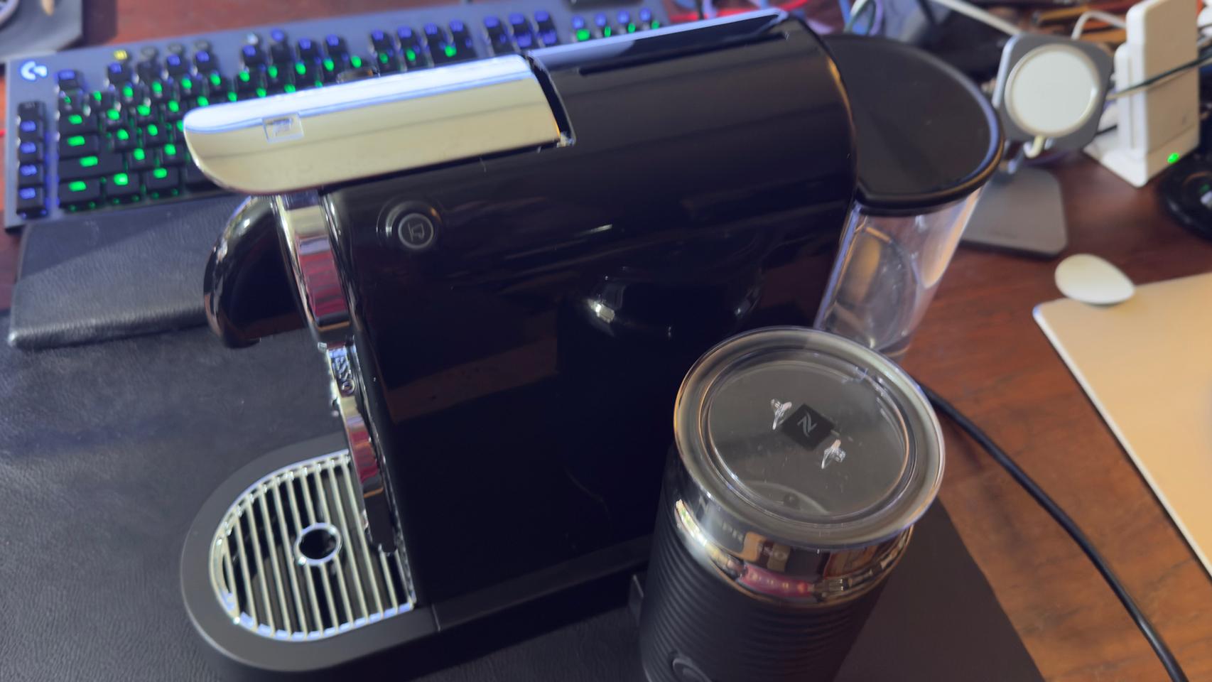 네스프레소 시티즈 앤 밀크 커피머신 우유거품기 2개