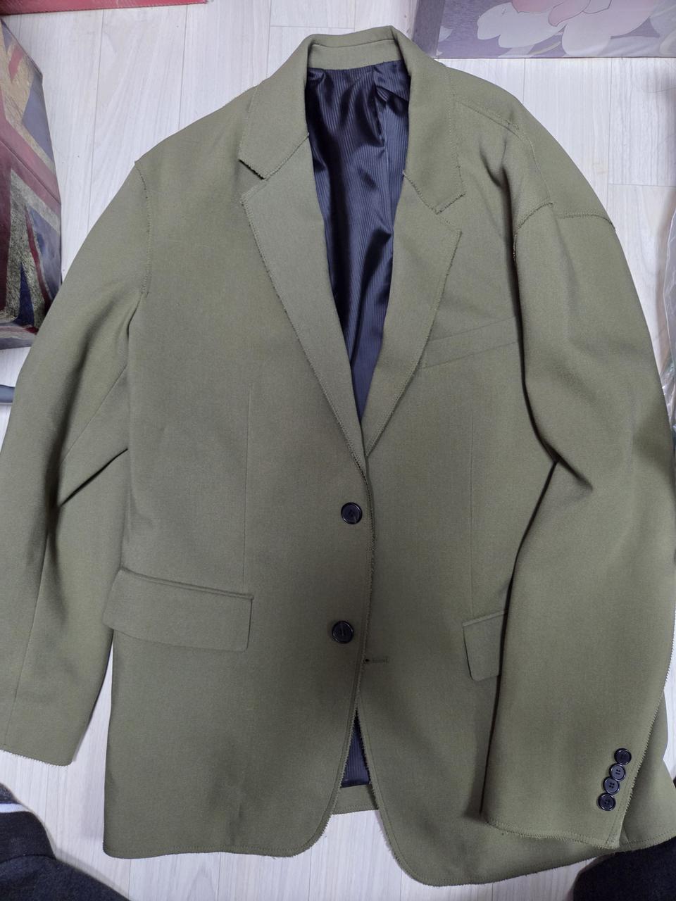 시스템옴므 정품 오버핏 카키 블레이저 100사이즈