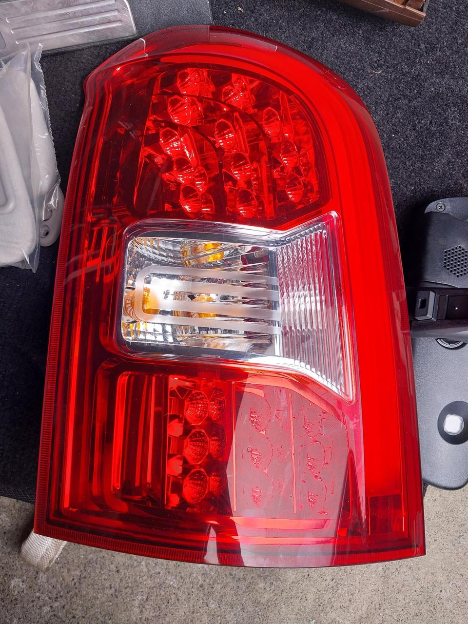 렉스턴w 데루등 후미등 (운전석)