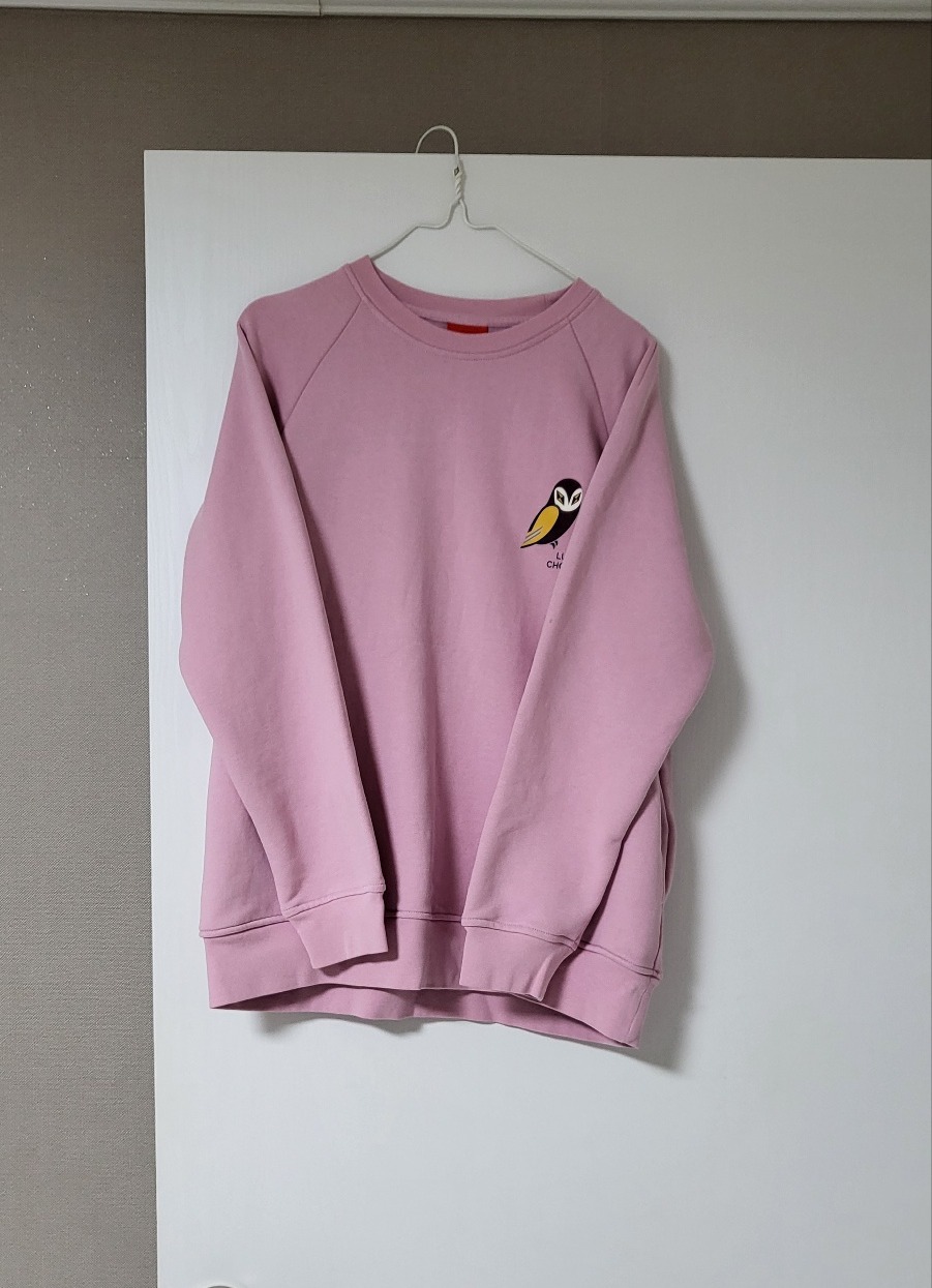 럭키슈에뜨 핑크 맨투맨