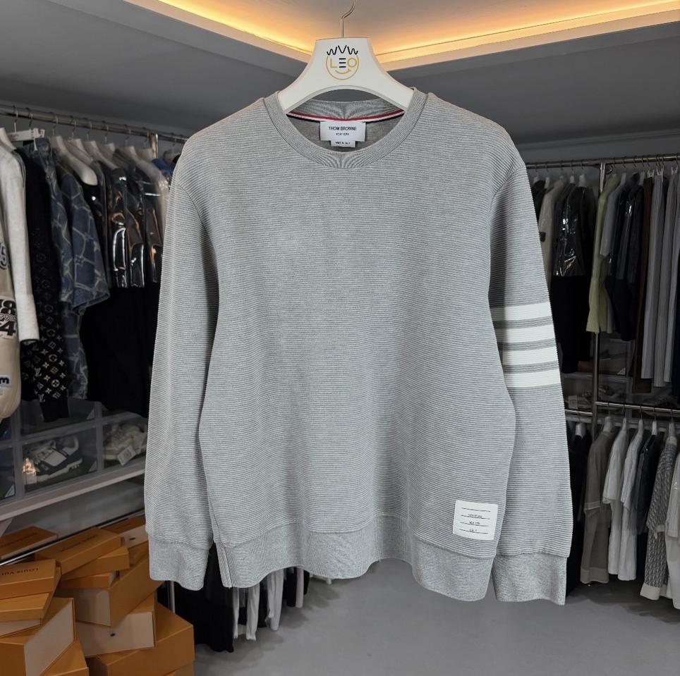 톰브라운 사선 완장 자수 스트라이프 슬리브 니트 맨투맨 [4]