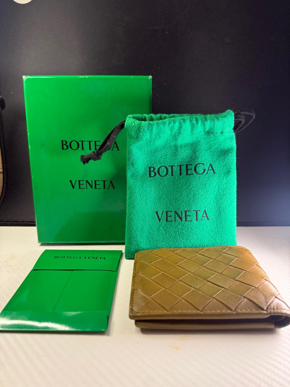 보테가베네타 인트레치아토 레더 반지갑