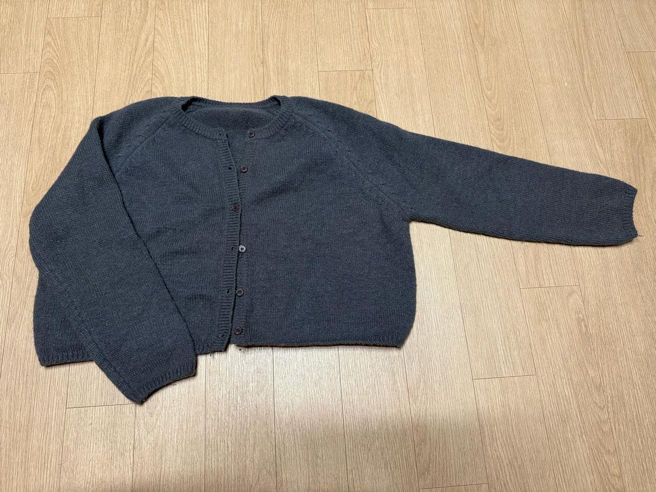 회색 니트 가디건 새제품