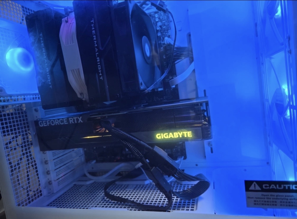 4070슈퍼 그래픽카드 팝니다.