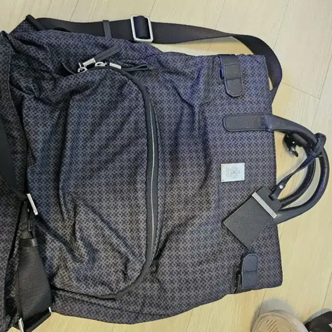 루이까스텔 페턴 숄더백