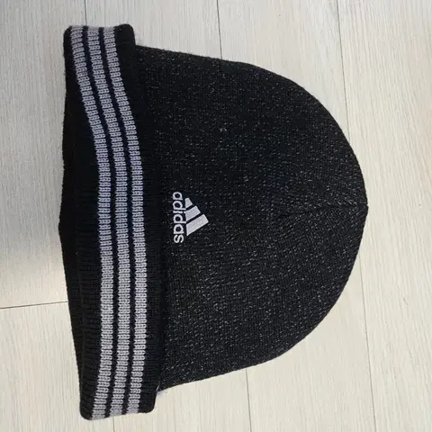 아디다스 삼선 비니 블랙