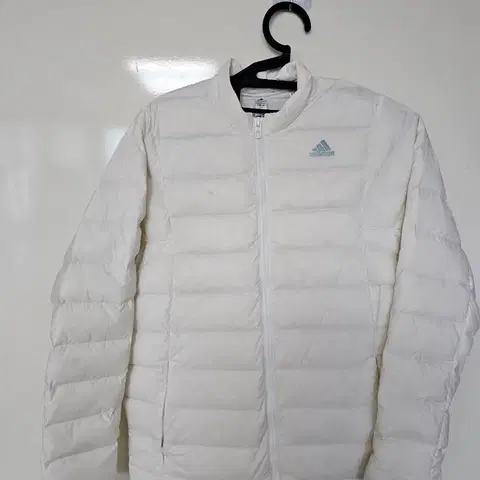 아디다스 여성 화이트 패딩 점퍼 s