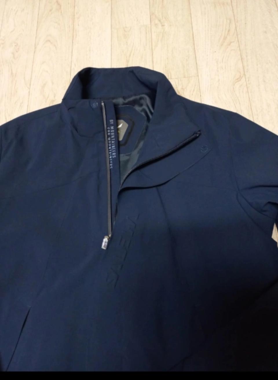 살레와 바람막이점퍼 100