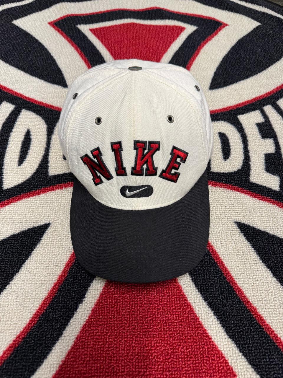 나이키 레터링 로고 블랙 화이트 스냅백 자수 레드 빨강 검정 흰색 캡