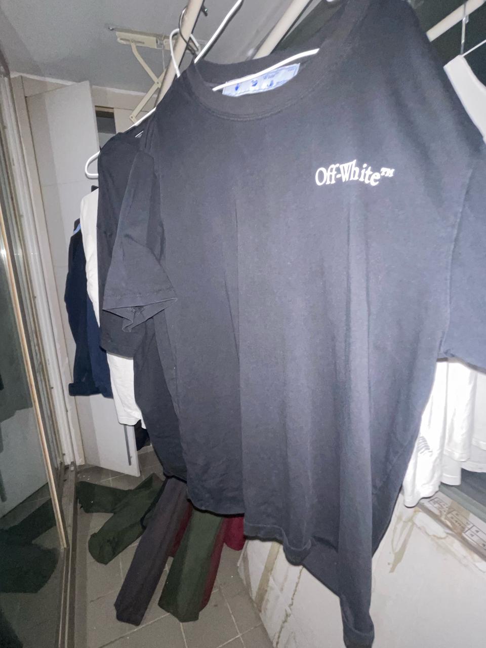 오프화이트 반팔티 110