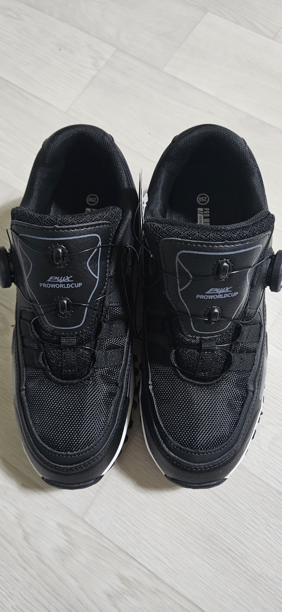 다이얼 운동화 사이즈240 , 250 새상품