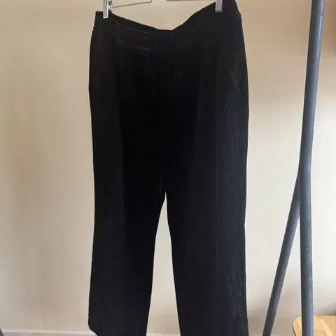 스파오 밸벳 검정 코듀로이 바지 와이드 밴딩바지 32-34L사이즈