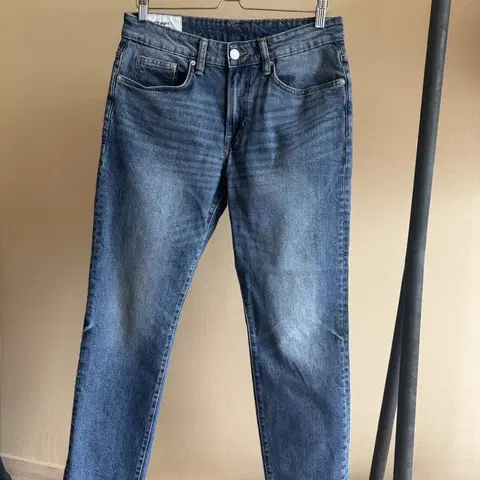 H&M 프리미엄 스트레이트핏 중청 데님 청바지 31-32