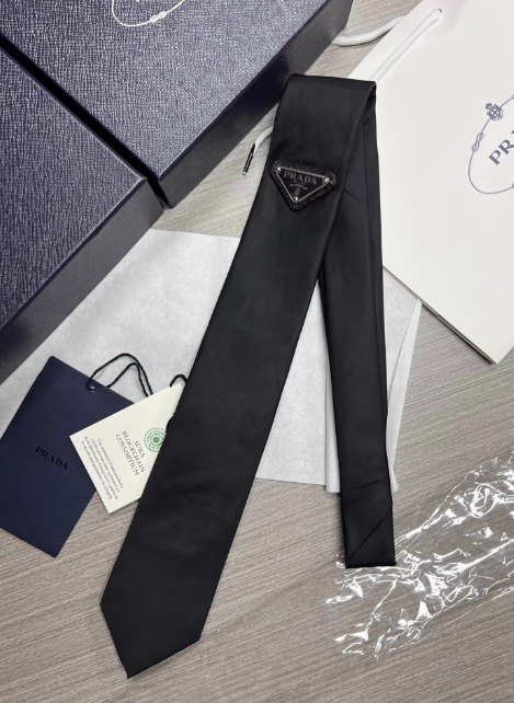 프라다 넥타이