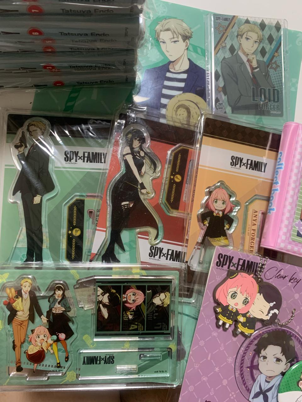 스파이패밀리1~10권 및 굿즈들