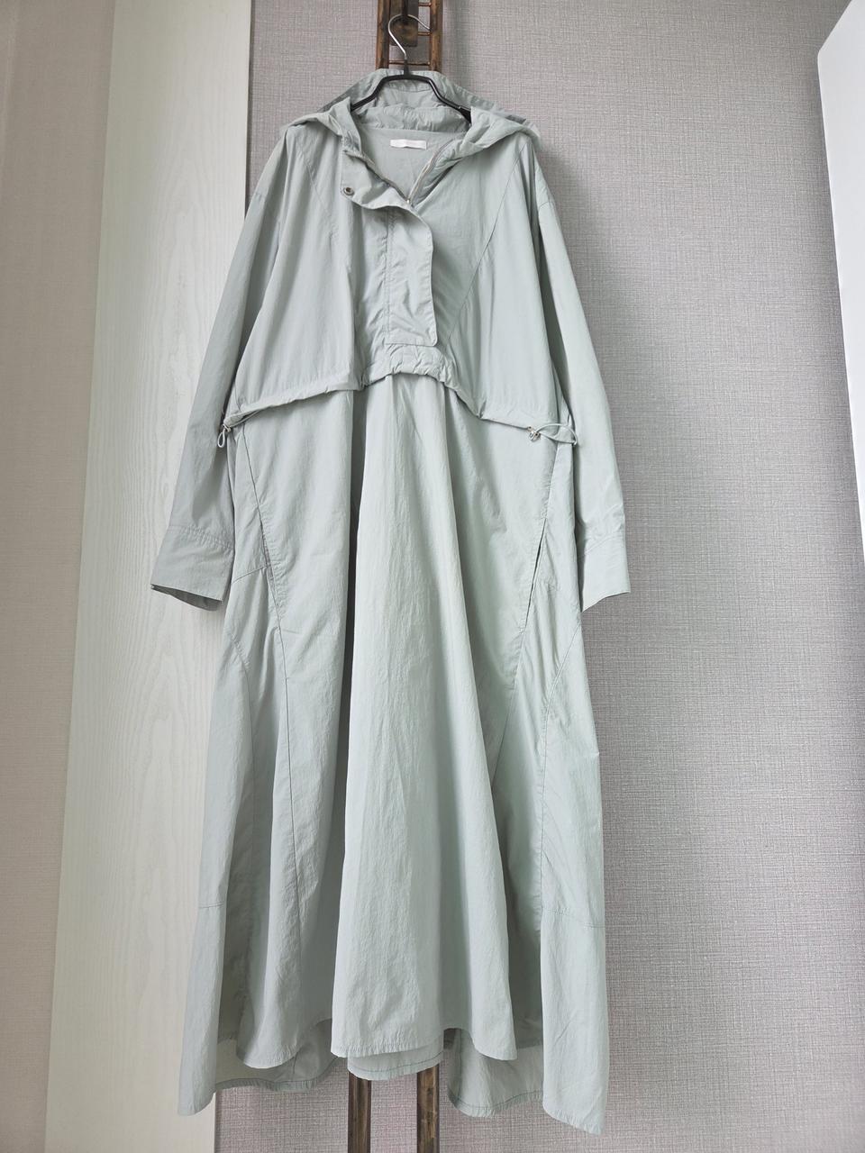 le CORMANG 후드 아르락 언발맥시원피스