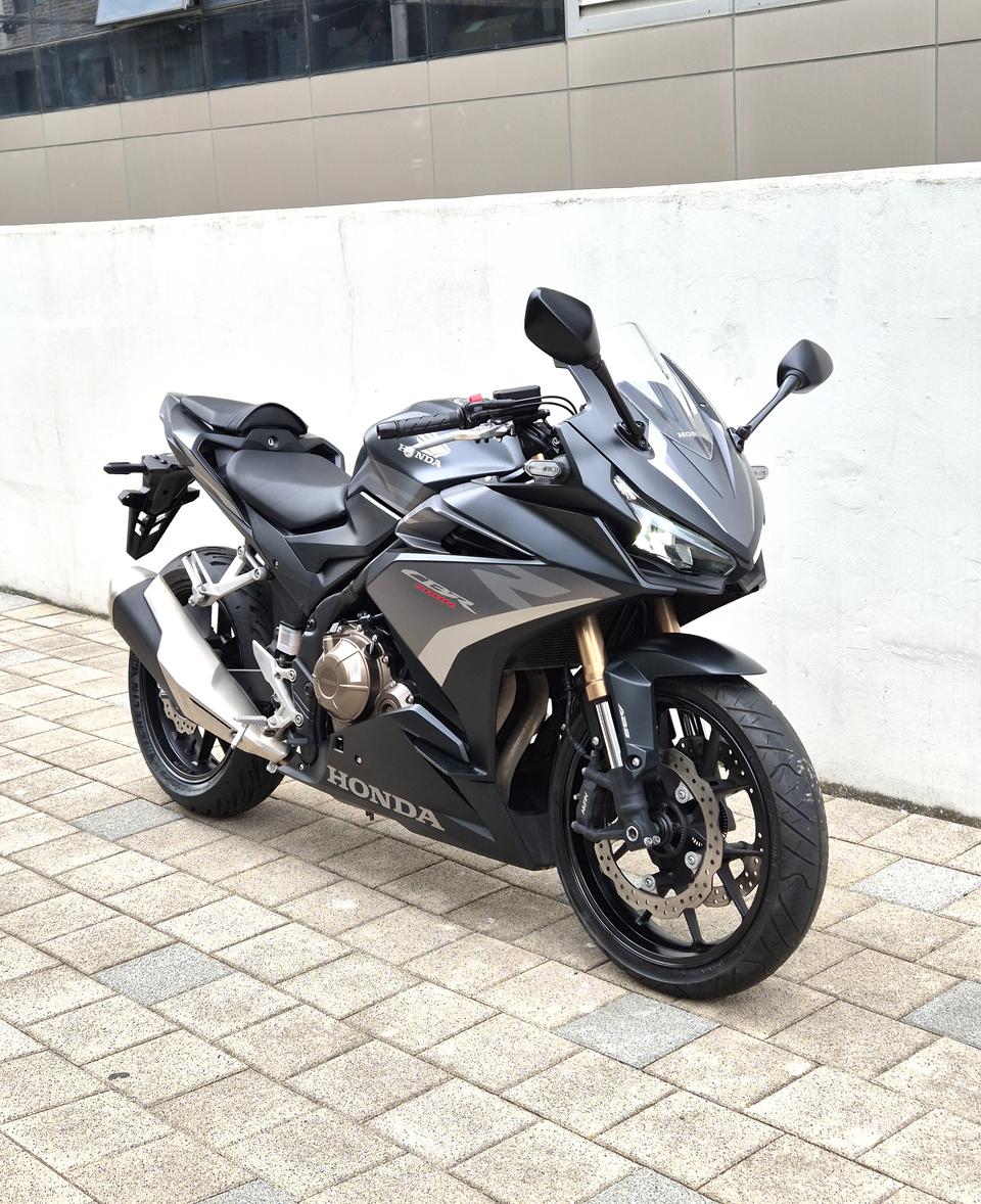 4천키로탄 2023 CBR500R 멧블랙 판매합니다.