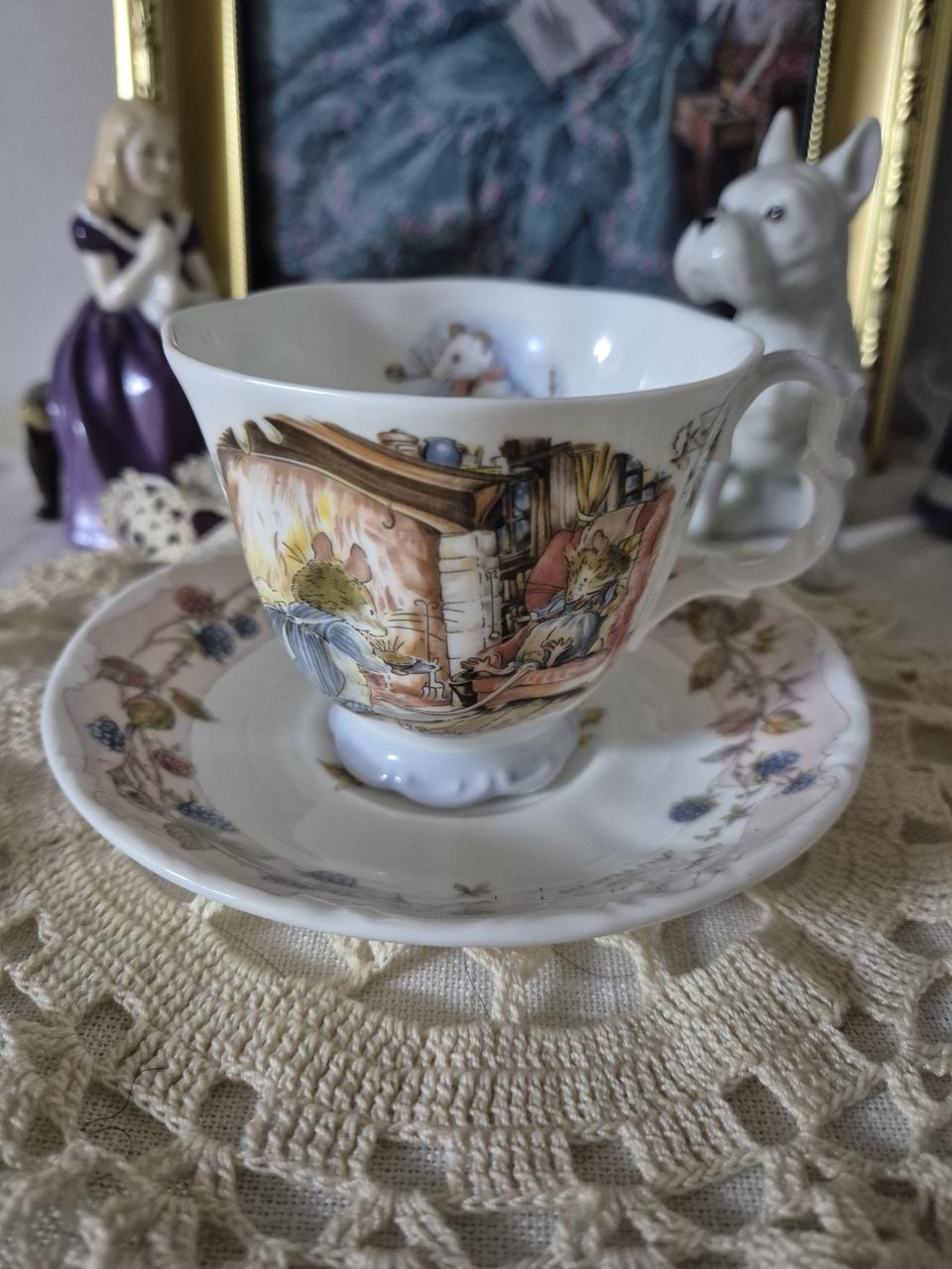 로얄덜튼 블램블리 헷지 겨울 찻잔