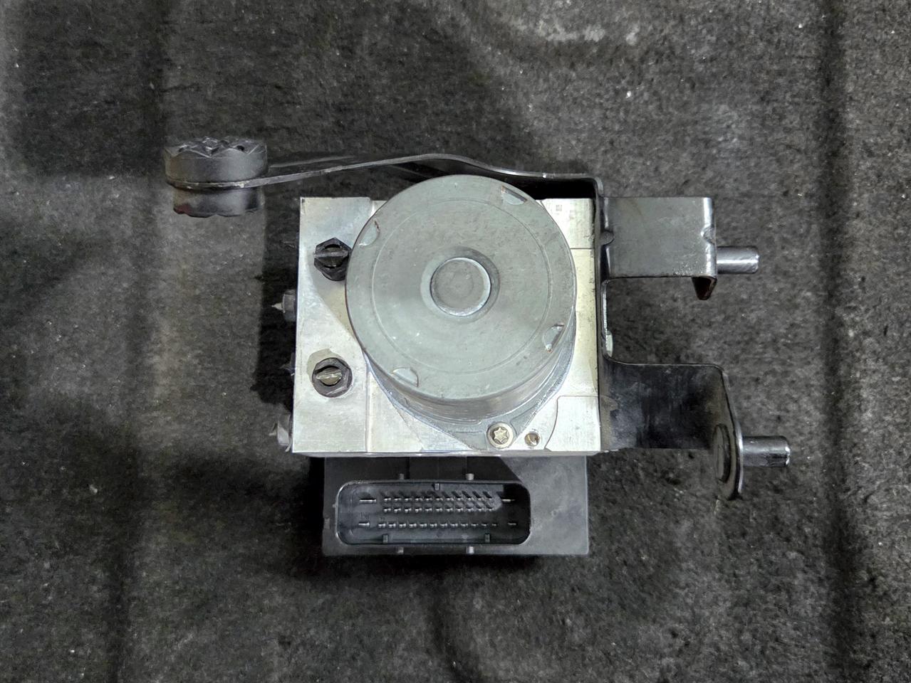 BMW E60 전기형 5시리즈 ABS모듈 0265234134 팝니다