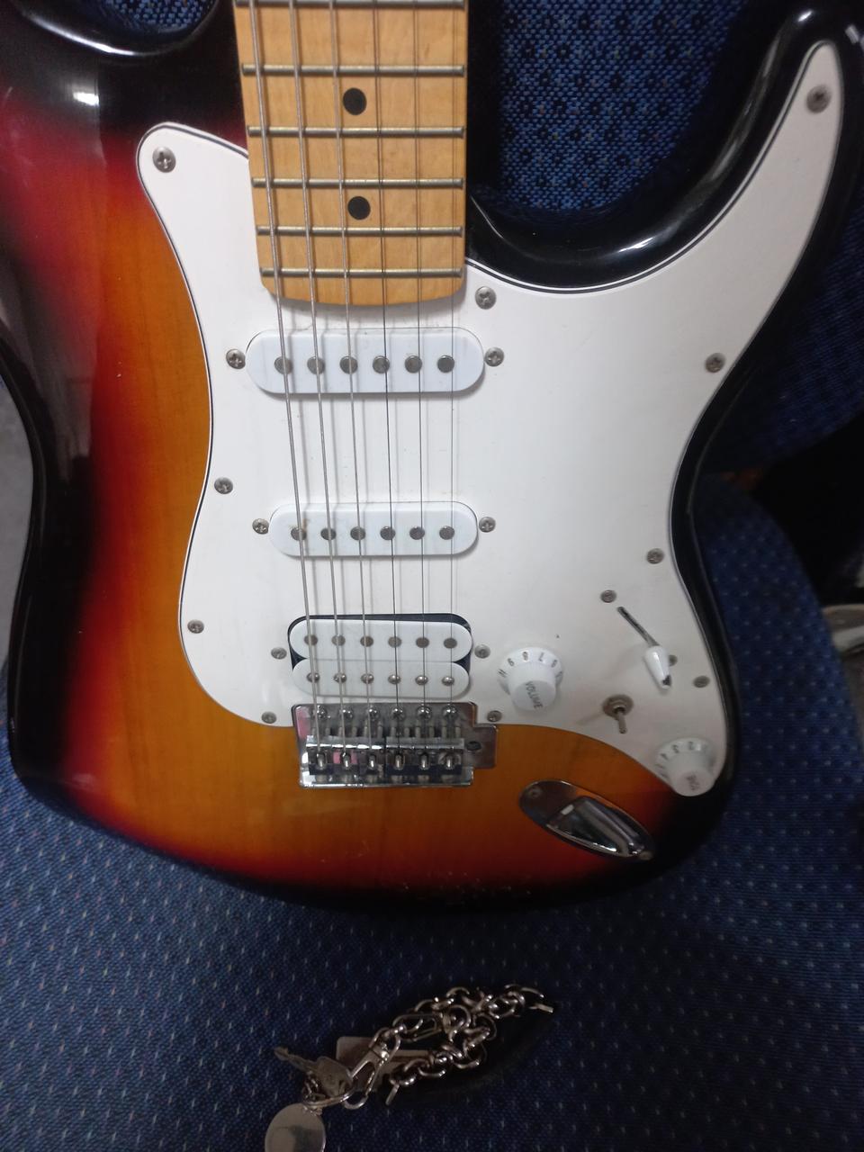 루나스 일렉기타