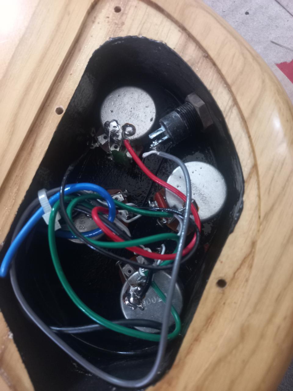 세인 쓰루넥 베이스기타