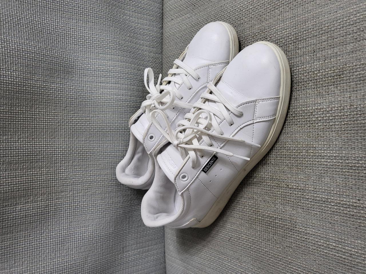 데상트 스니커즈 275