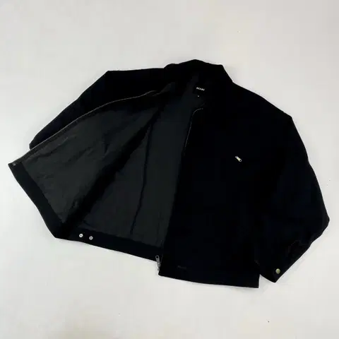 빔즈 블랙 미니멀 디테일 블루종 자켓 (103)