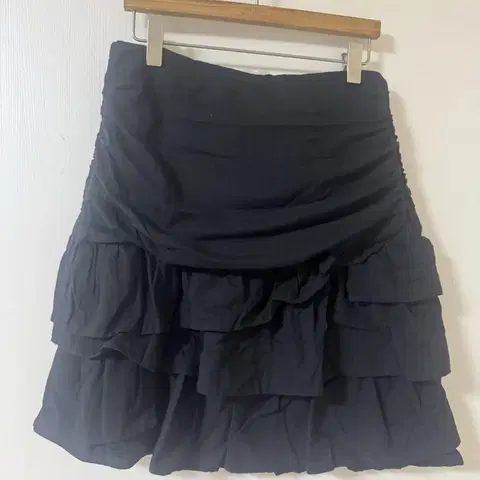 [36] 럭키슈에뜨 검정색 프릴 미니 스커트