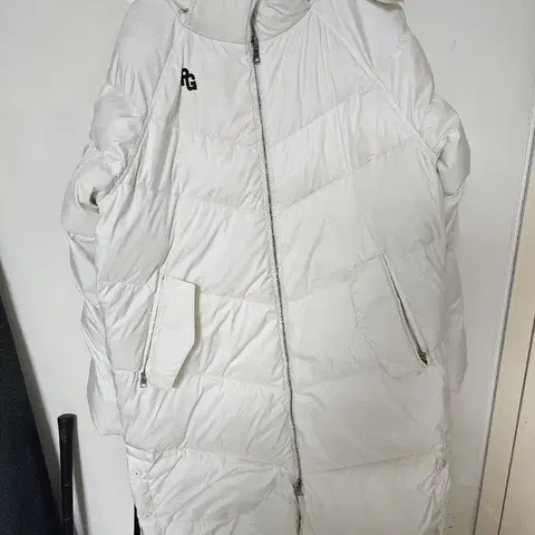 파리게이츠 화이트 롱패딩 1사이즈