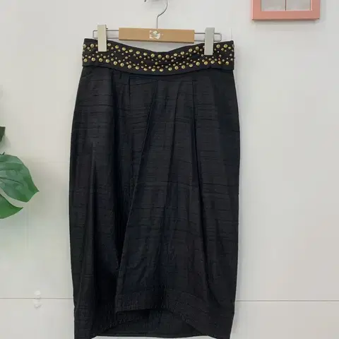 막스마라 블랙 스터드 미디스커트 27