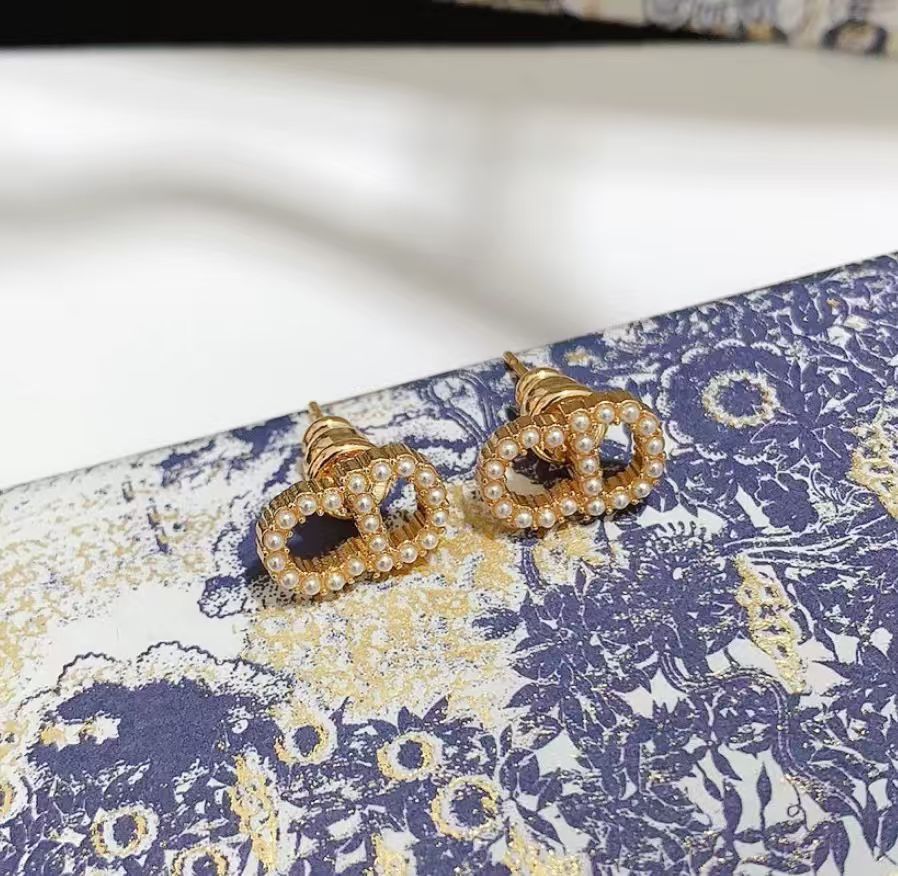 디올CD 귀걸이